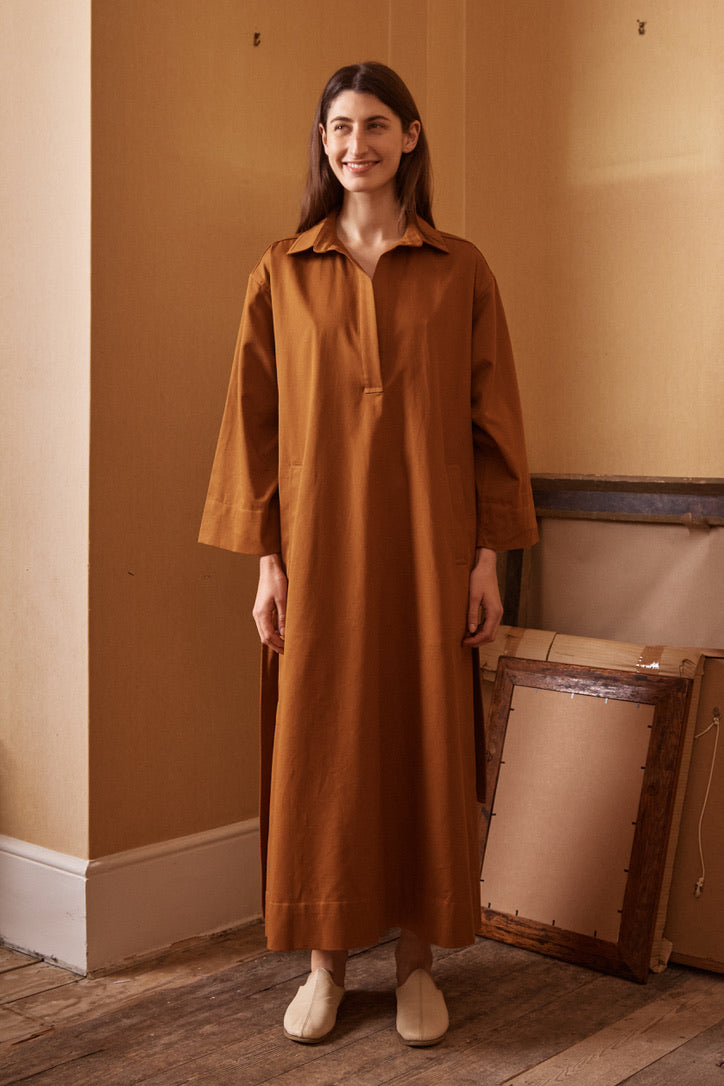 The cotton artist dress in rust. Cloth.Work The cotton artist dress in rust. Cloth.Work