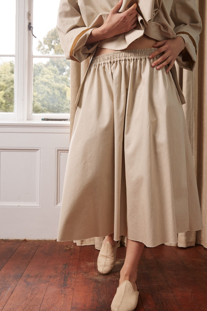 Cotton relaxed skirt in chalk.