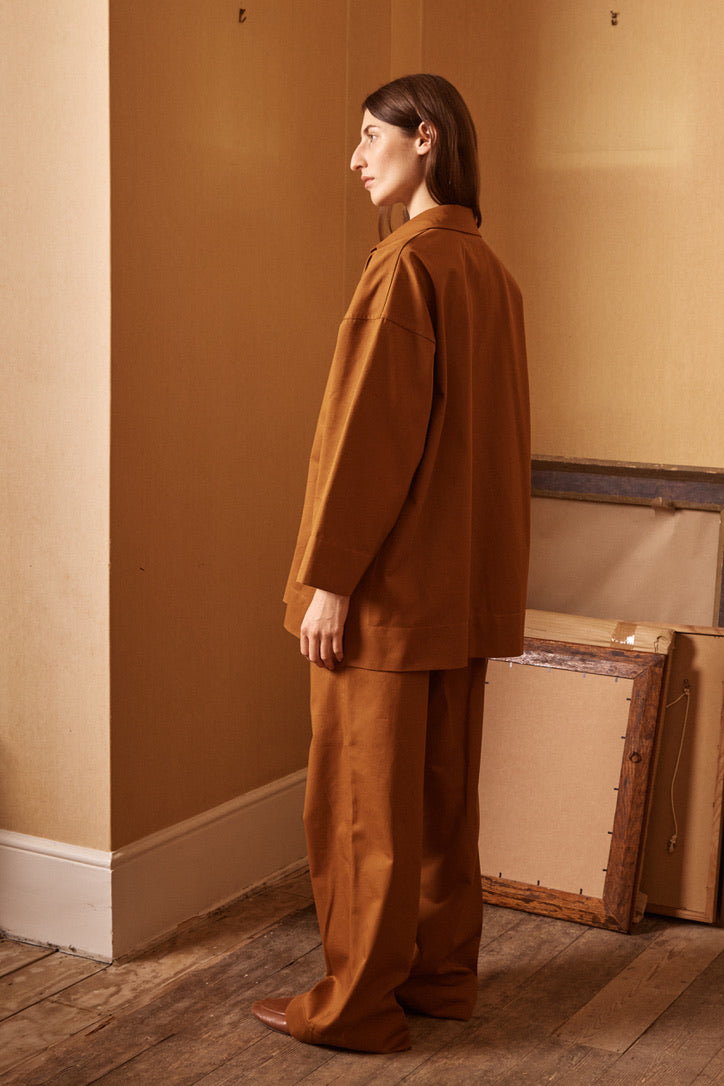 Cotton relaxed trouser in rust.