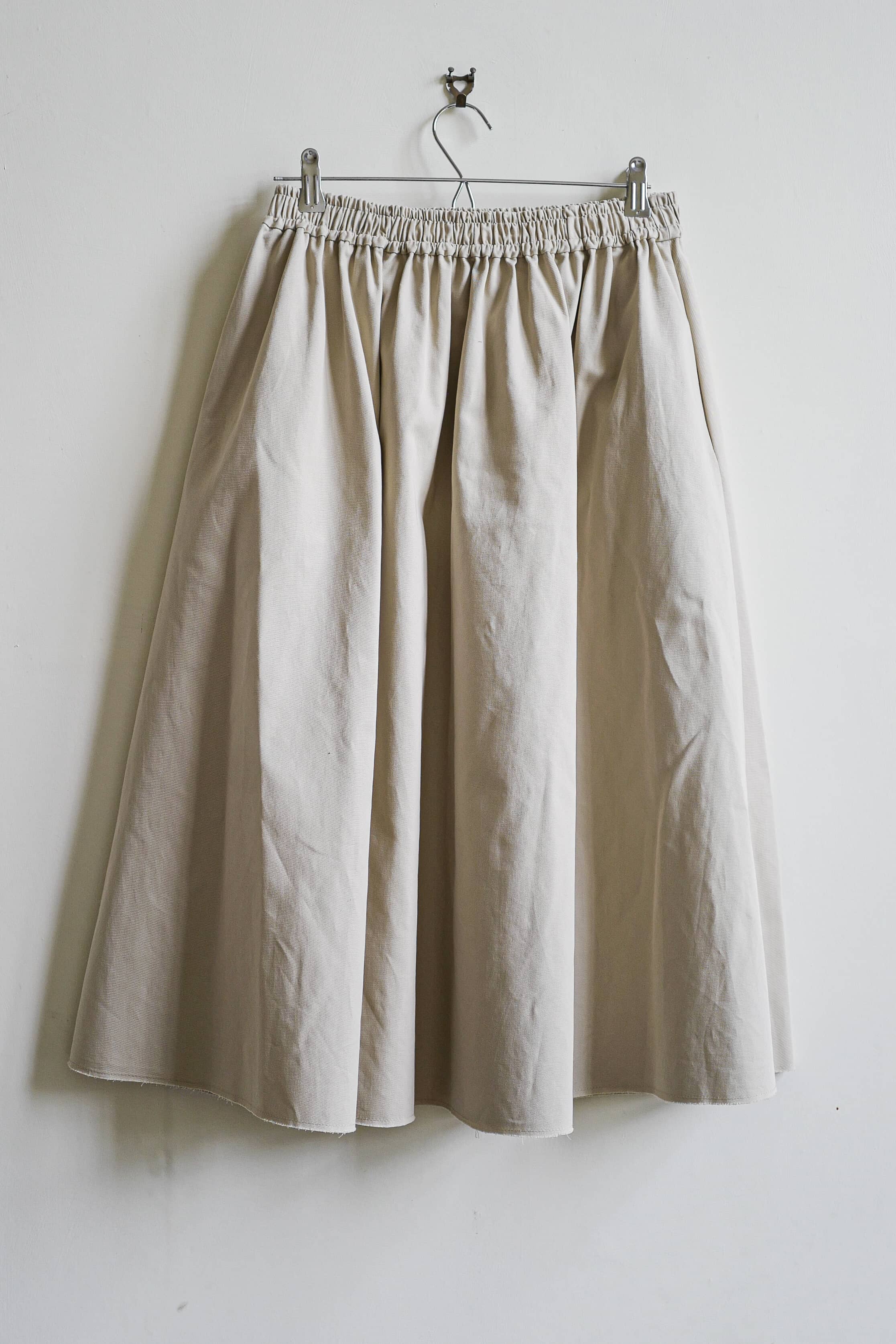 Cotton relaxed skirt in chalk.